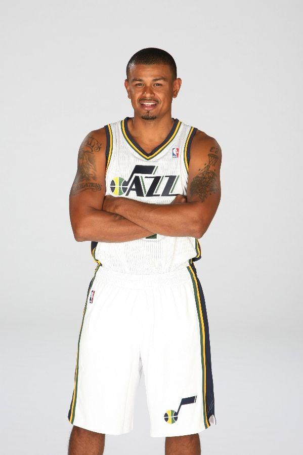 我任何上场时间保证 (5回复) [流言板]爵士助教:埃克萨姆的表现有起伏